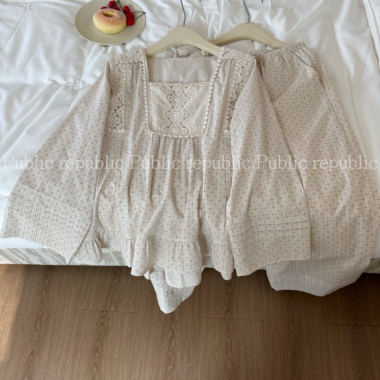 91家纺网 家纺一手货源 找家纺 （总）妍景家居生活馆 2026新款韩系方领刺绣印花套装