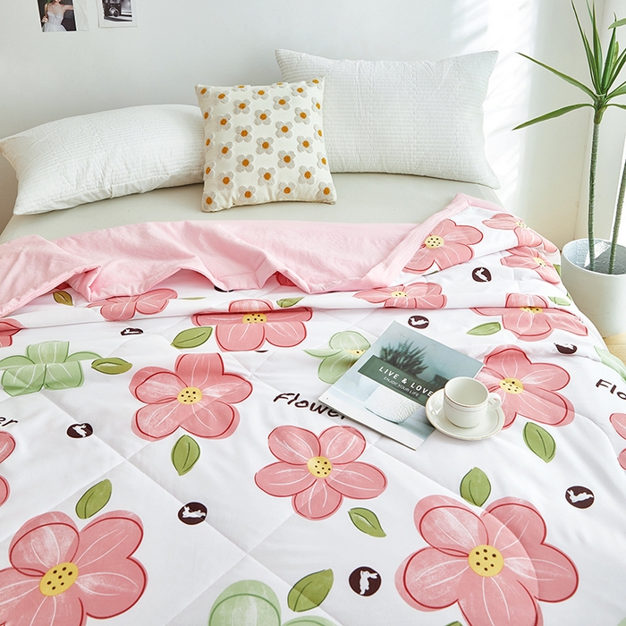 91家纺网 家纺一手货源 找家纺 欧朵 2026新款A类水洗棉夏被系列 花田粉