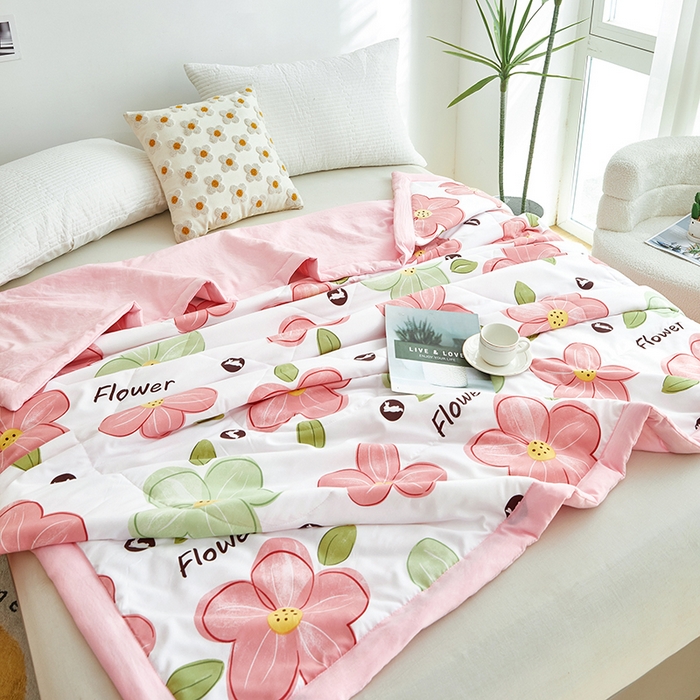 91家纺网 家纺一手货源 找家纺 欧朵 2026新款A类水洗棉夏被系列 花田粉