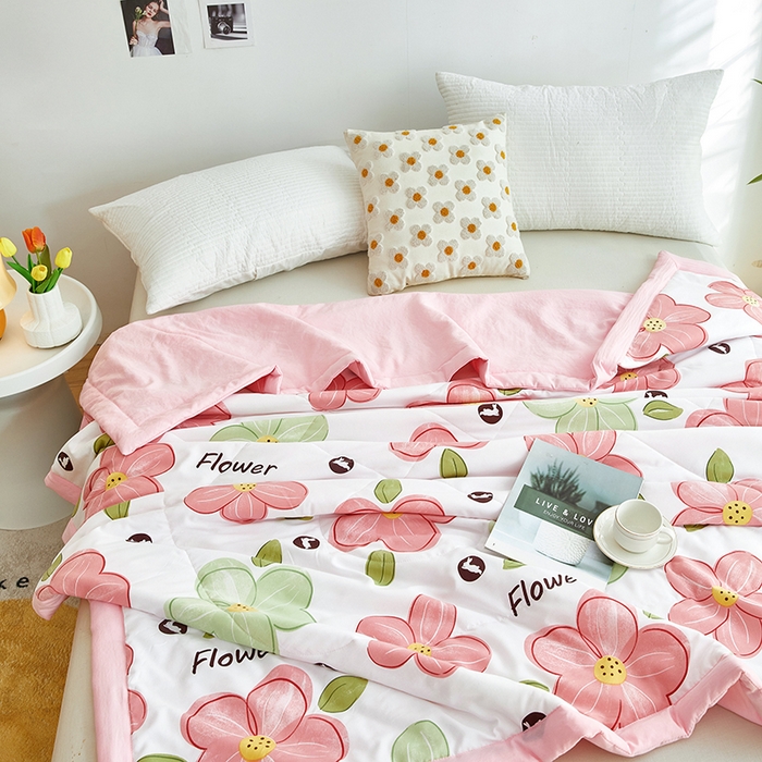 91家纺网 家纺一手货源 找家纺 欧朵 2026新款A类水洗棉夏被系列 花田粉