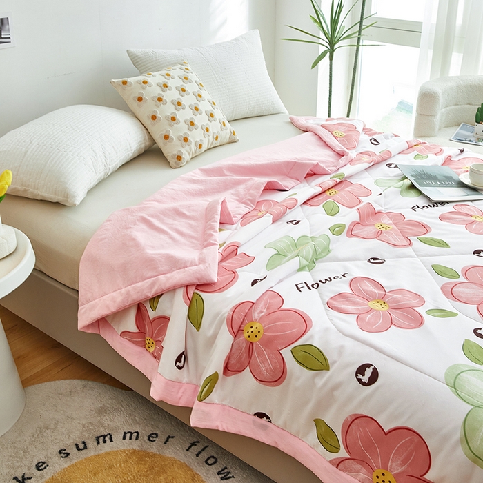 91家纺网 家纺一手货源 找家纺 欧朵 2026新款A类水洗棉夏被系列 花田粉