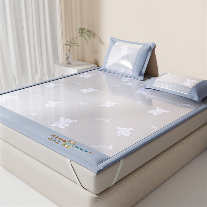 91家纺网 家纺一手货源 找家纺 爱宝被业 2026新款凉感冰丝席三件套 布朗熊-兰