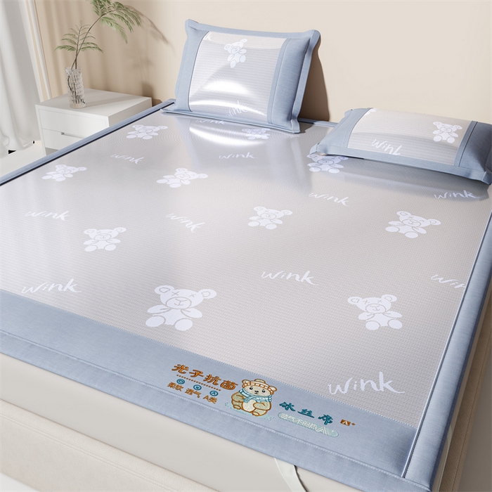 91家纺网 家纺一手货源 找家纺 爱宝被业 2026新款凉感冰丝席三件套 布朗熊-兰