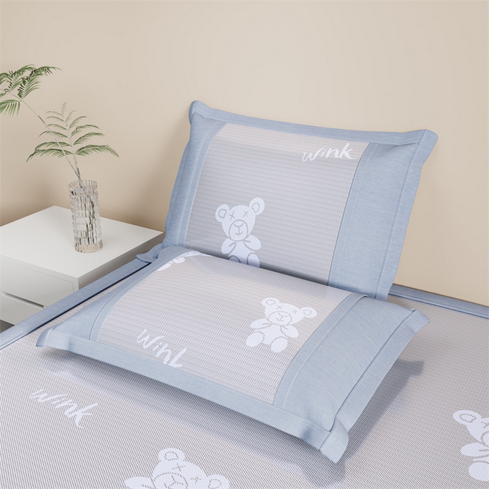 91家纺网 家纺一手货源 找家纺 爱宝被业 2026新款凉感冰丝席三件套 布朗熊-兰