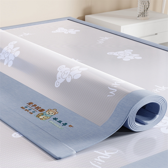 91家纺网 家纺一手货源 找家纺 爱宝被业 2026新款凉感冰丝席三件套 布朗熊-兰