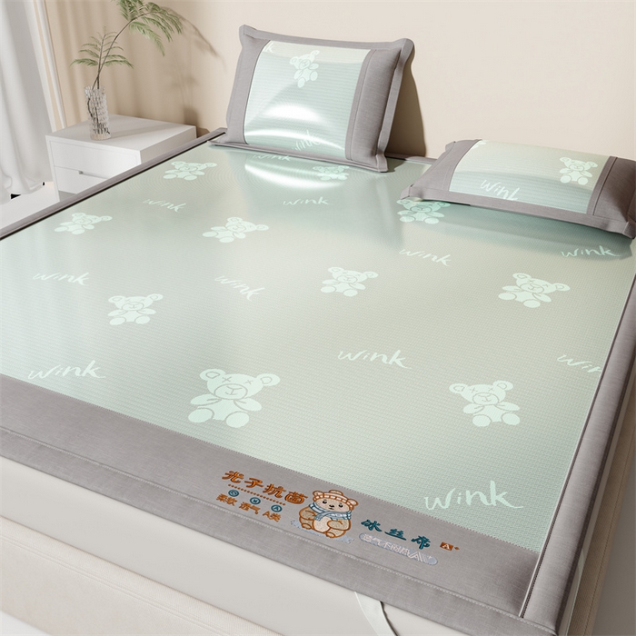 91家纺网 家纺一手货源 找家纺 爱宝被业 2026新款凉感冰丝席三件套 布朗熊-绿