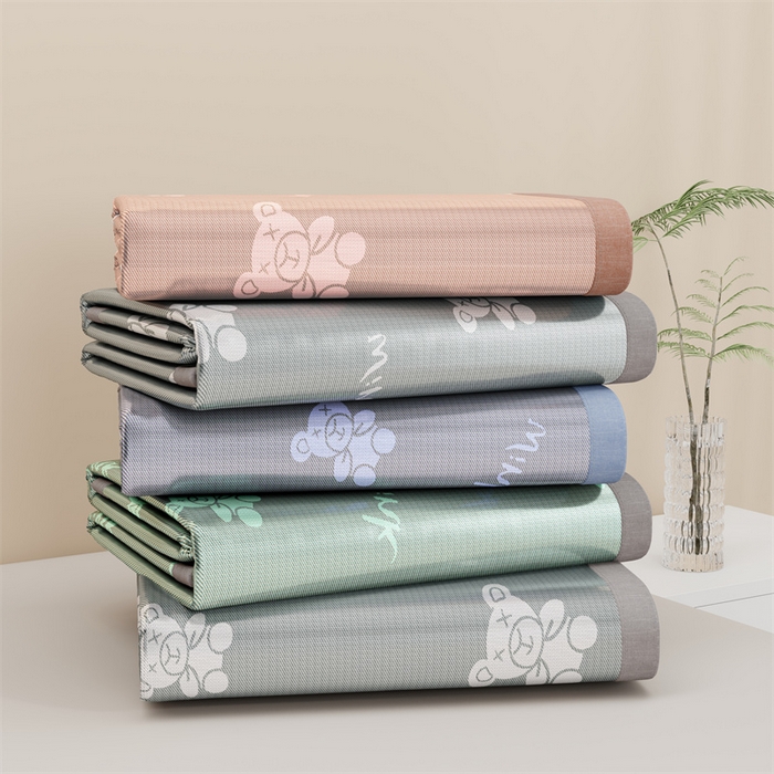 91家纺网 家纺一手货源 找家纺 爱宝被业 2026新款凉感冰丝席三件套 布朗熊-玉