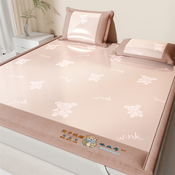 91家纺网 家纺一手货源 找家纺 爱宝被业 2026新款凉感冰丝席三件套 布朗熊-玉