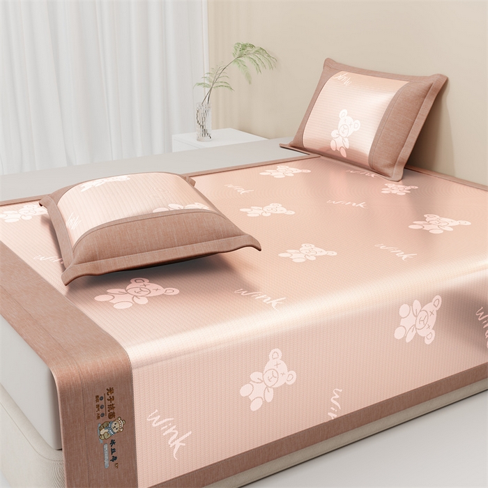 91家纺网 家纺一手货源 找家纺 爱宝被业 2026新款凉感冰丝席三件套 布朗熊-玉