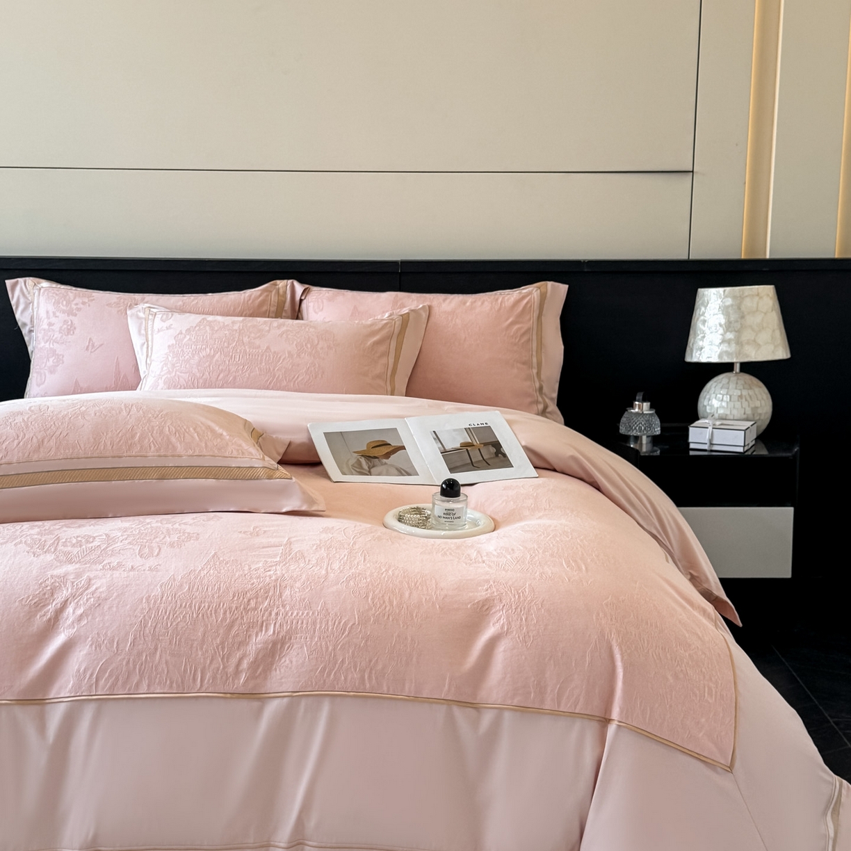 91家纺网 家纺一手货源 找家纺 （总）博纳家纺 2026春夏新款60支全棉纯棉厚织提花绣花宽边高级简奢纯棉四件套-琼楼玉宇