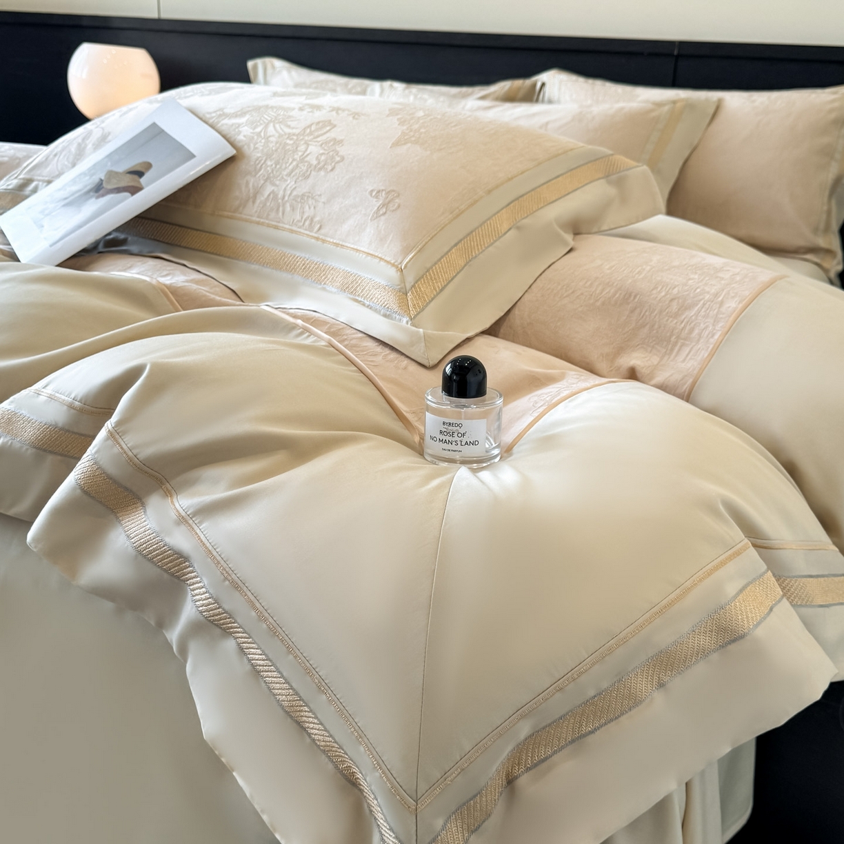 91家纺网 家纺一手货源 找家纺 博纳家纺 2026春夏新款60支全棉纯棉厚织提花绣花宽边高级简奢纯棉四件套-琼楼玉宇 琼楼玉宇-香槟