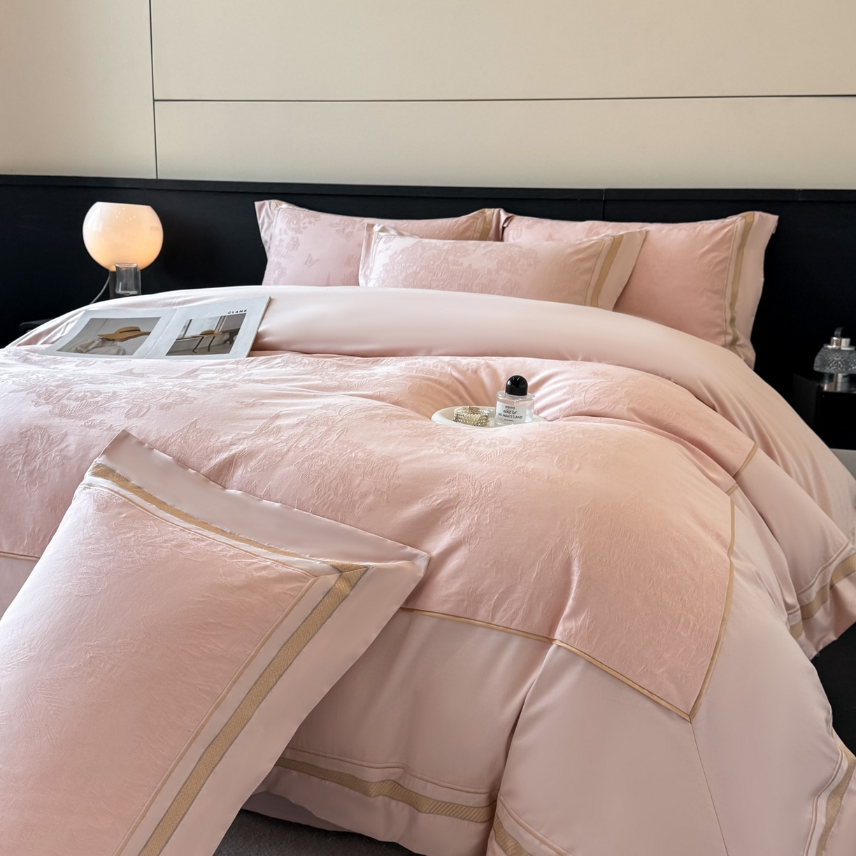 91家纺网 家纺一手货源 找家纺 （总）博纳家纺 2026春夏新款60支全棉纯棉厚织提花绣花宽边高级简奢纯棉四件套-琼楼玉宇