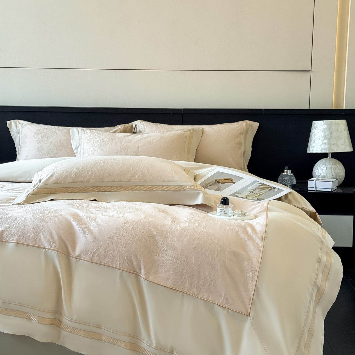 91家纺网 家纺一手货源 找家纺 博纳家纺 2026春夏新款60支全棉纯棉厚织提花绣花宽边高级简奢纯棉四件套-琼楼玉宇 琼楼玉宇-香槟