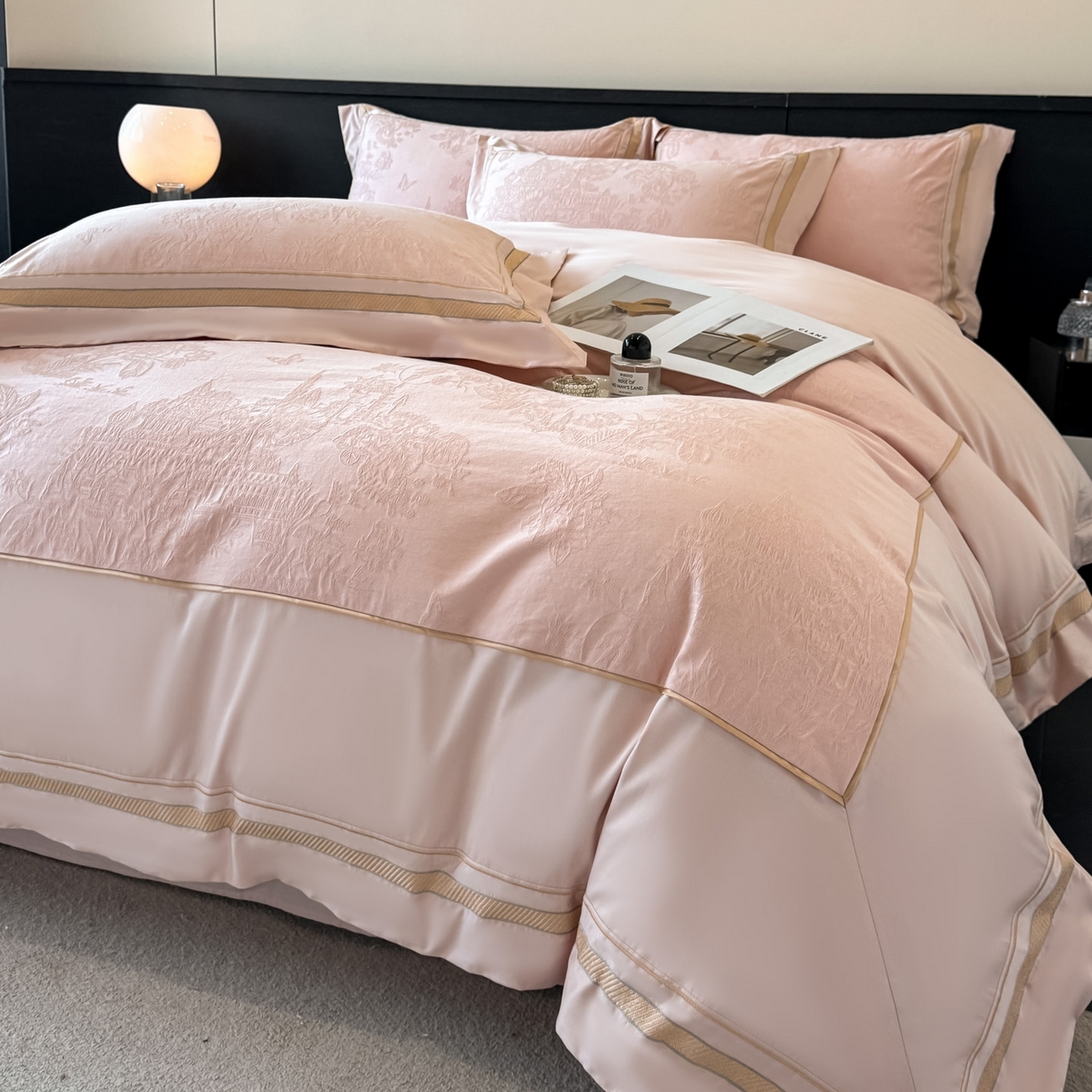 91家纺网 家纺一手货源 找家纺 （总）博纳家纺 2026春夏新款60支全棉纯棉厚织提花绣花宽边高级简奢纯棉四件套-琼楼玉宇