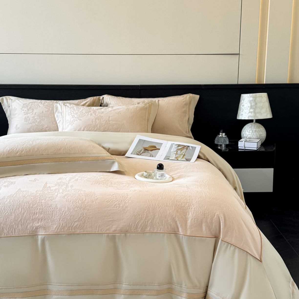 91家纺网 家纺一手货源 找家纺 博纳家纺 2026春夏新款60支全棉纯棉厚织提花绣花宽边高级简奢纯棉四件套-琼楼玉宇 琼楼玉宇-香槟