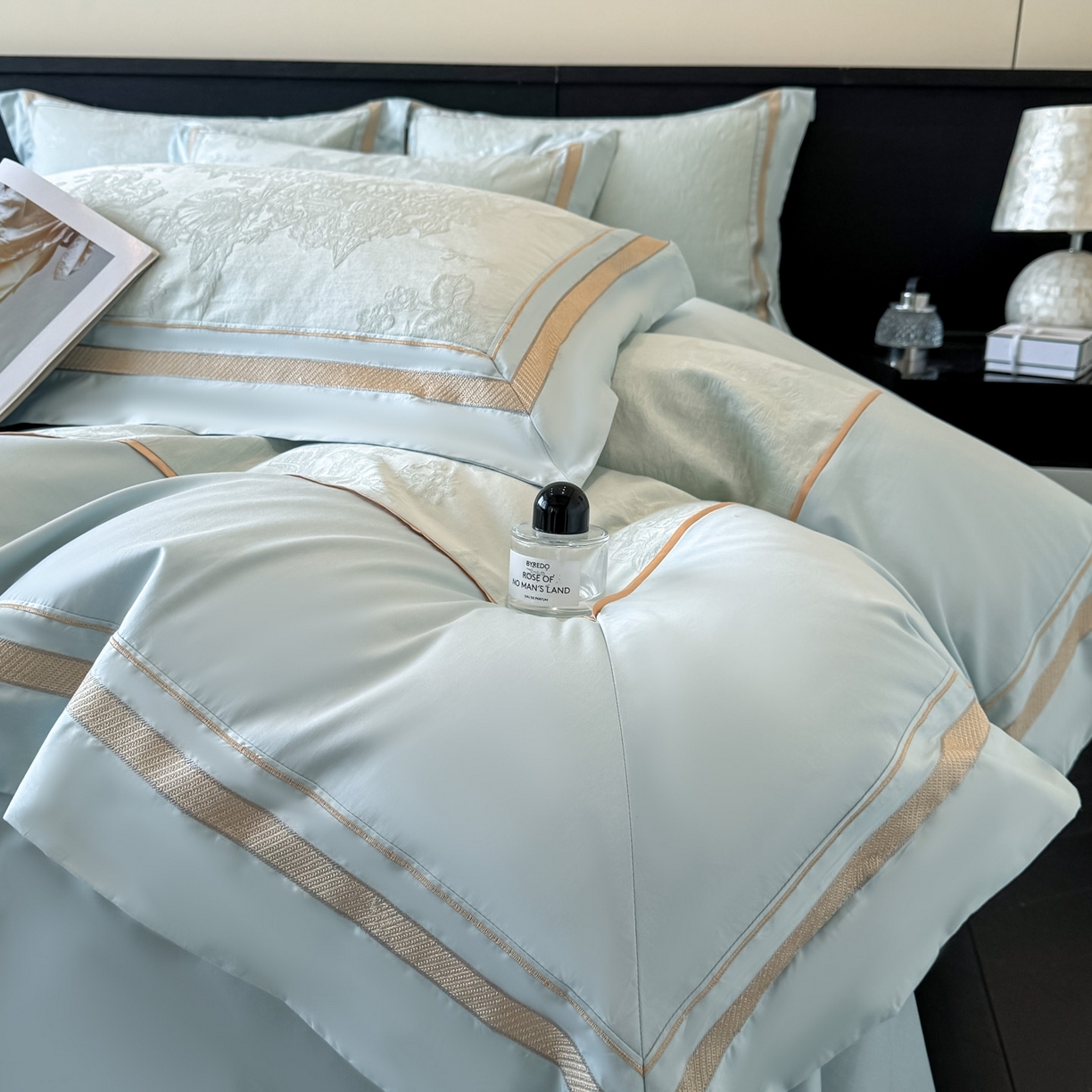 91家纺网 家纺一手货源 找家纺 博纳家纺 2026春夏新款60支全棉纯棉厚织提花绣花宽边高级简奢纯棉四件套-琼楼玉宇 琼楼玉宇-天蓝