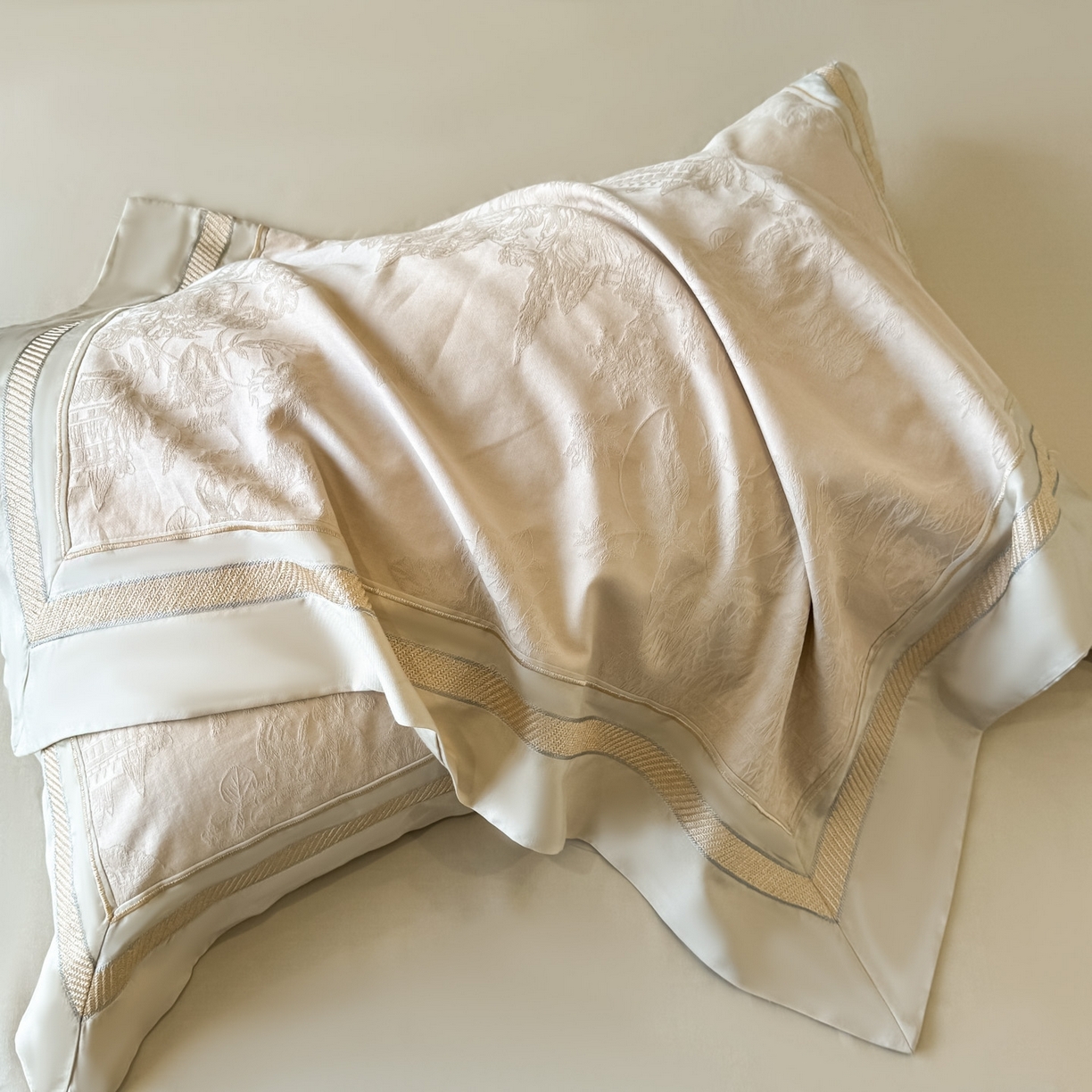 91家纺网 家纺一手货源 找家纺 博纳家纺 2026春夏新款60支全棉纯棉厚织提花绣花宽边高级简奢纯棉四件套-琼楼玉宇 琼楼玉宇-香槟