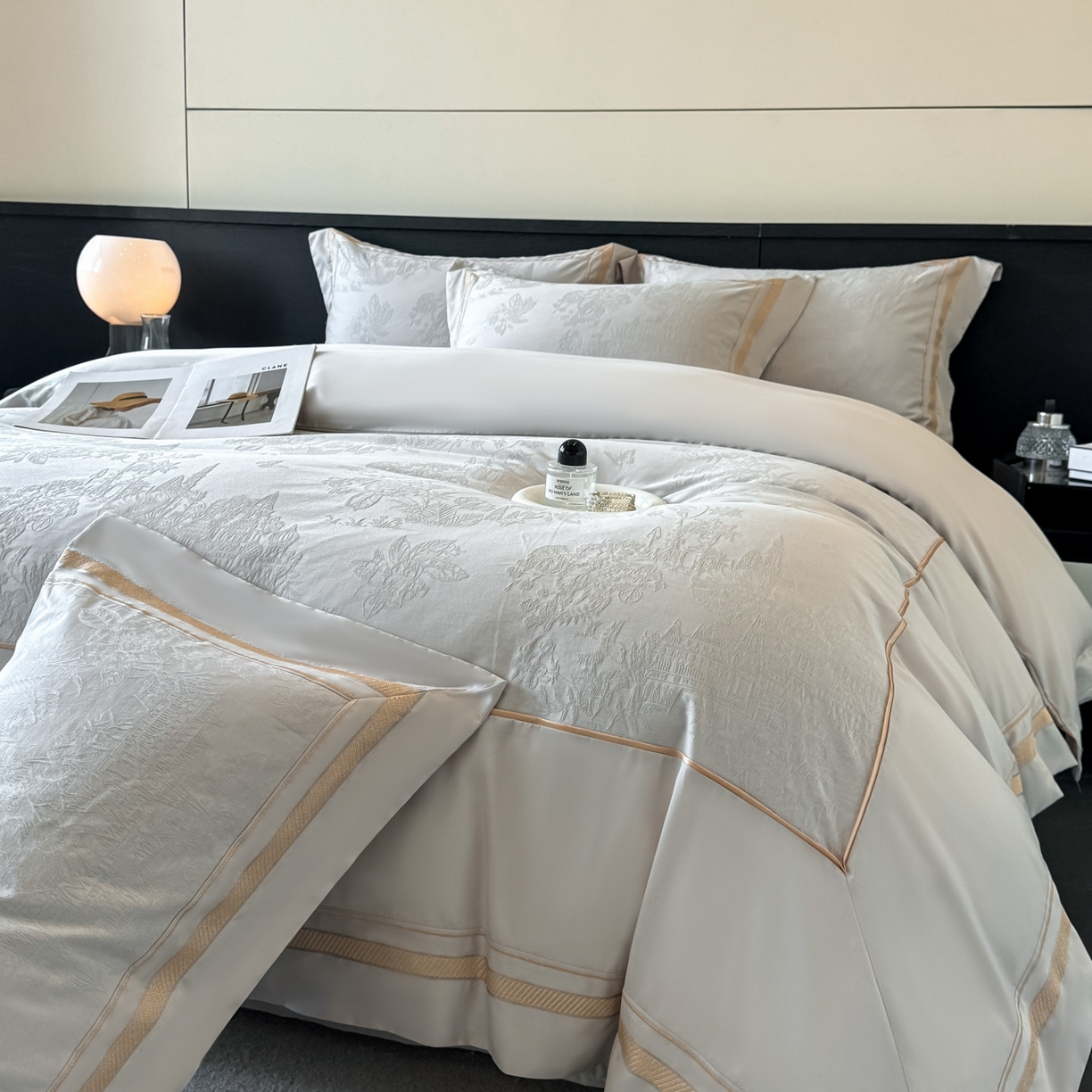 91家纺网 家纺一手货源 找家纺 博纳家纺 2026春夏新款60支全棉纯棉厚织提花绣花宽边高级简奢纯棉四件套-琼楼玉宇 琼楼玉宇-炫彩银