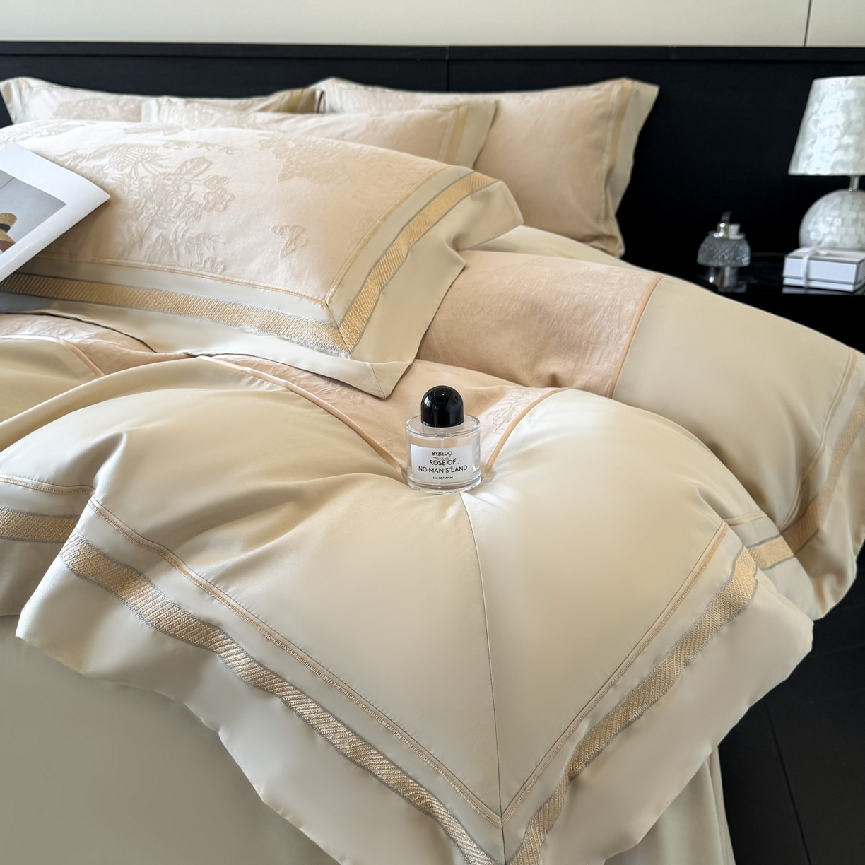 91家纺网 家纺一手货源 找家纺 博纳家纺 2026春夏新款60支全棉纯棉厚织提花绣花宽边高级简奢纯棉四件套-琼楼玉宇 琼楼玉宇-香槟