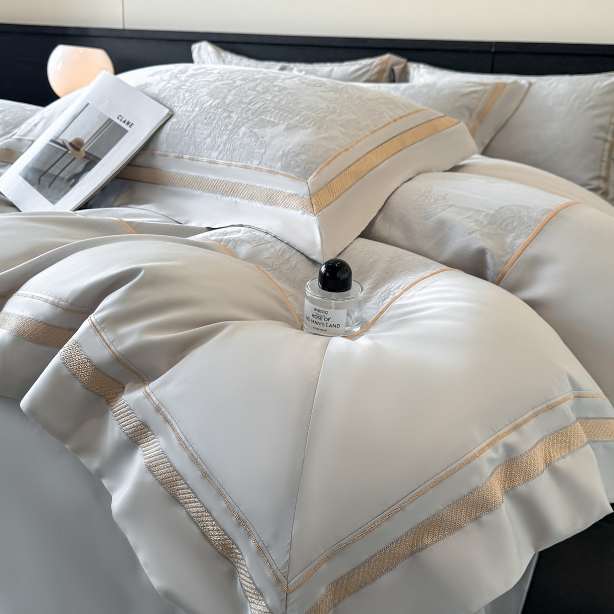 91家纺网 家纺一手货源 找家纺 博纳家纺 2026春夏新款60支全棉纯棉厚织提花绣花宽边高级简奢纯棉四件套-琼楼玉宇 琼楼玉宇-炫彩银