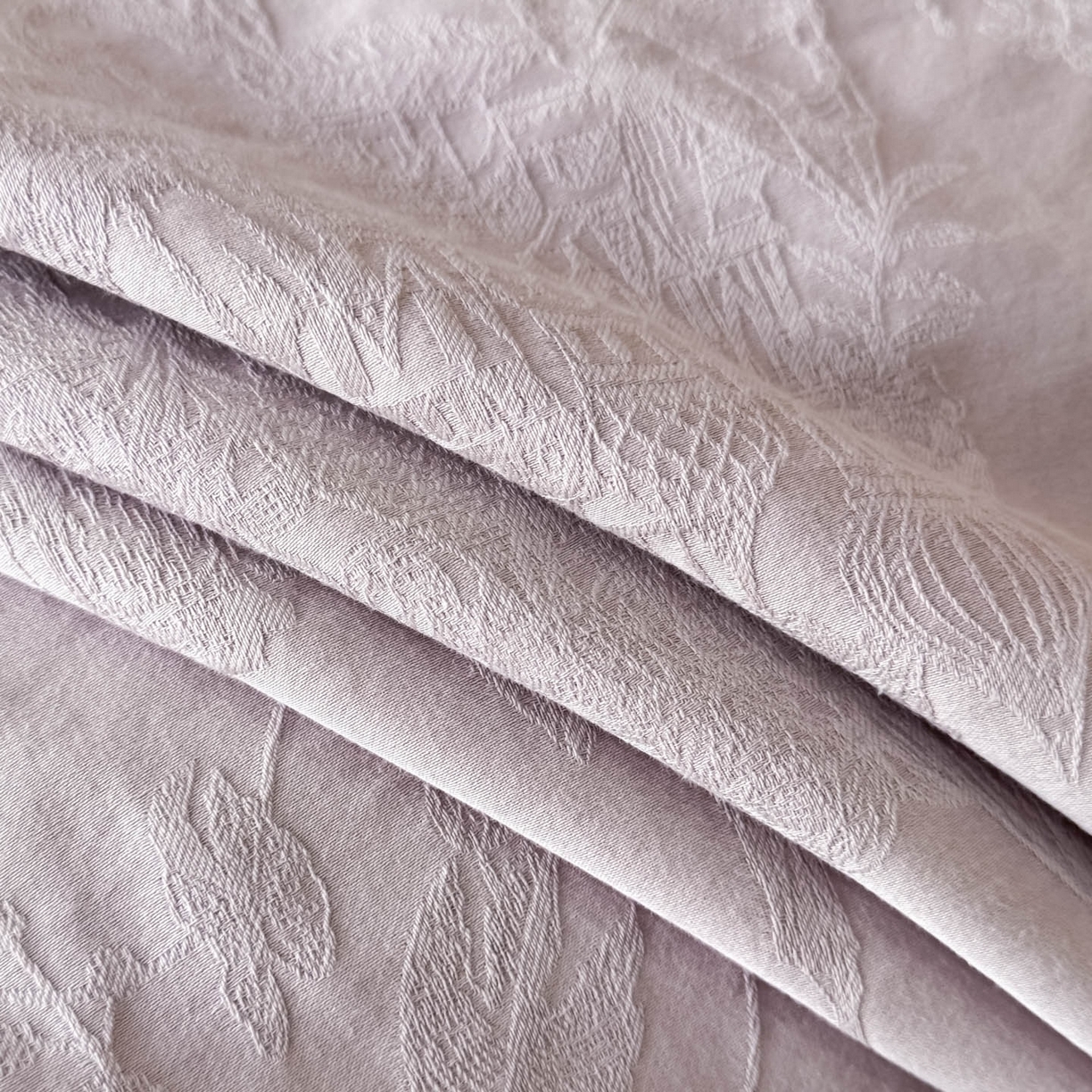 91家纺网 家纺一手货源 找家纺 博纳家纺 2026春夏新款60支全棉纯棉厚织提花绣花宽边高级简奢纯棉四件套-琼楼玉宇 琼楼玉宇-浅紫