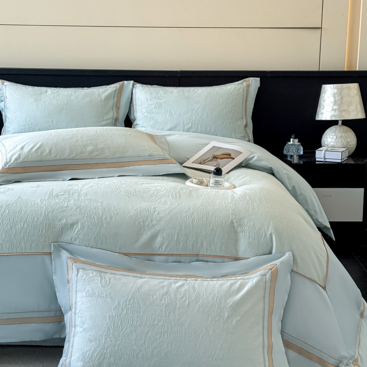 91家纺网 家纺一手货源 找家纺 博纳家纺 2026春夏新款60支全棉纯棉厚织提花绣花宽边高级简奢纯棉四件套-琼楼玉宇 琼楼玉宇-天蓝