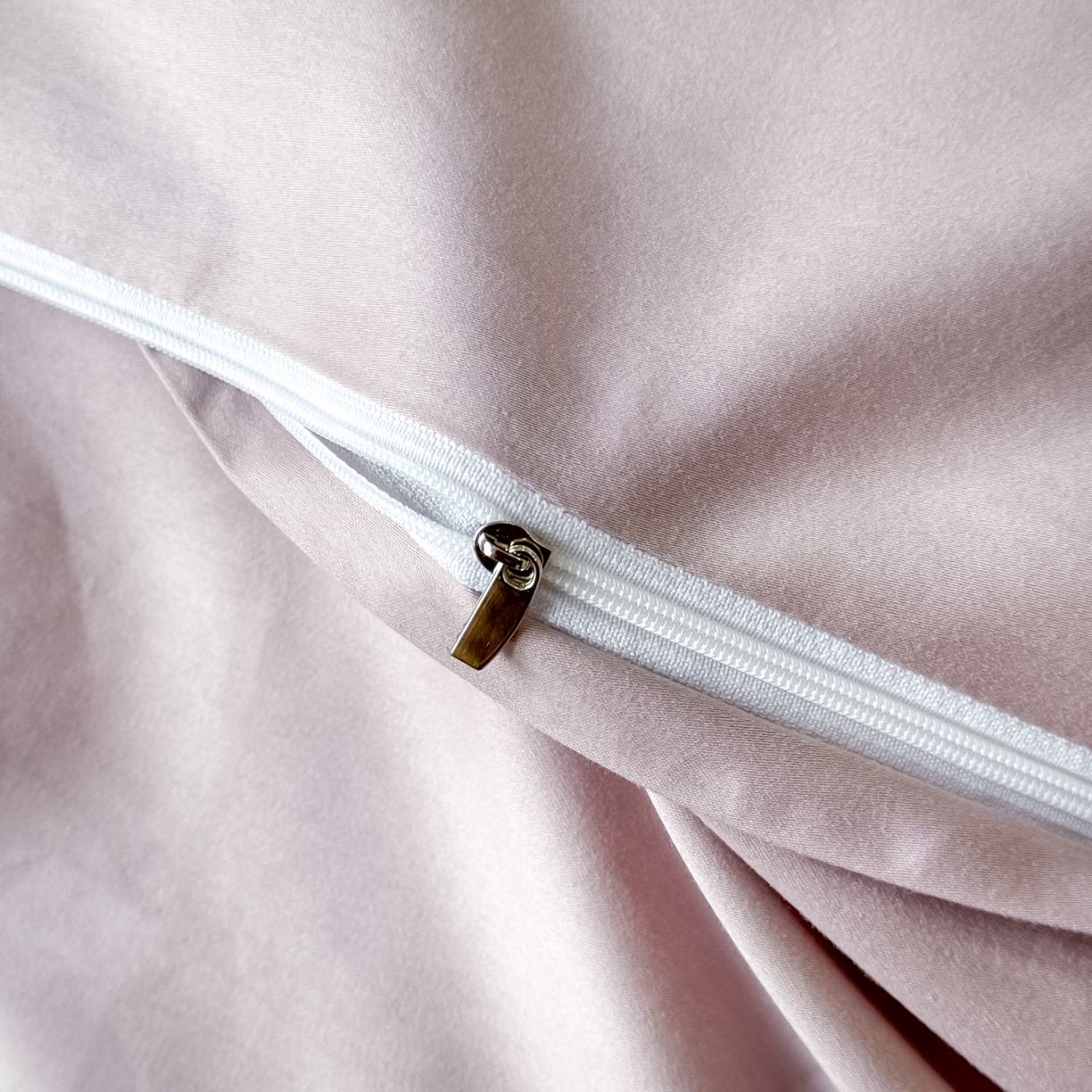 91家纺网 家纺一手货源 找家纺 博纳家纺 2026春夏新款60支全棉纯棉厚织提花绣花宽边高级简奢纯棉四件套-琼楼玉宇 琼楼玉宇-浅紫