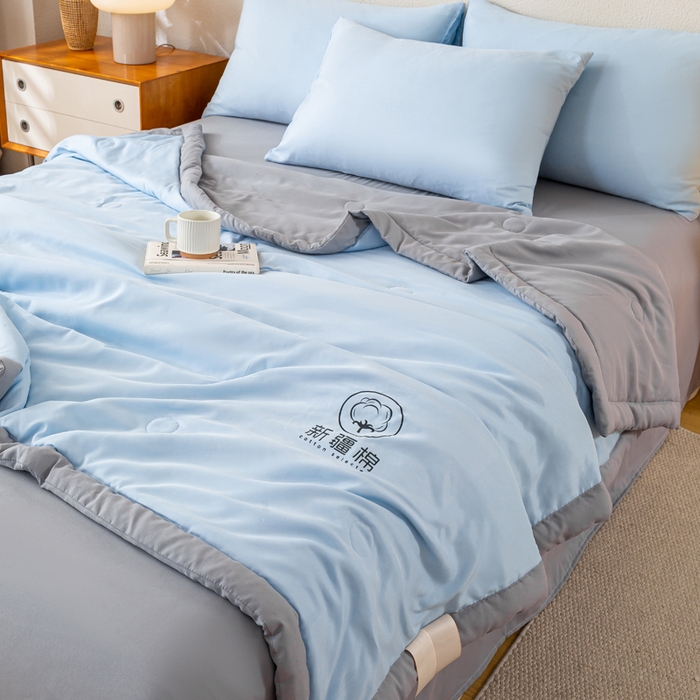 91家纺网 家纺一手货源 找家纺 憨豆  2026新款撞色双拼新疆棉花被夏被无印风水洗棉空调被夏凉被子（常年有货） 棉朵-蓝灰