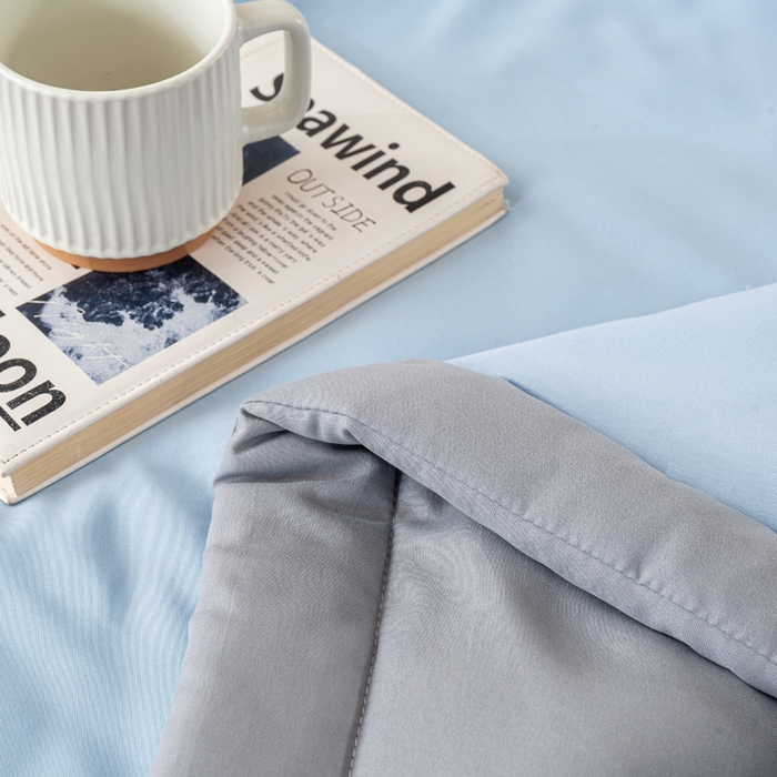 91家纺网 家纺一手货源 找家纺 憨豆  2026新款撞色双拼新疆棉花被夏被无印风水洗棉空调被夏凉被子（常年有货） 棉朵-蓝灰