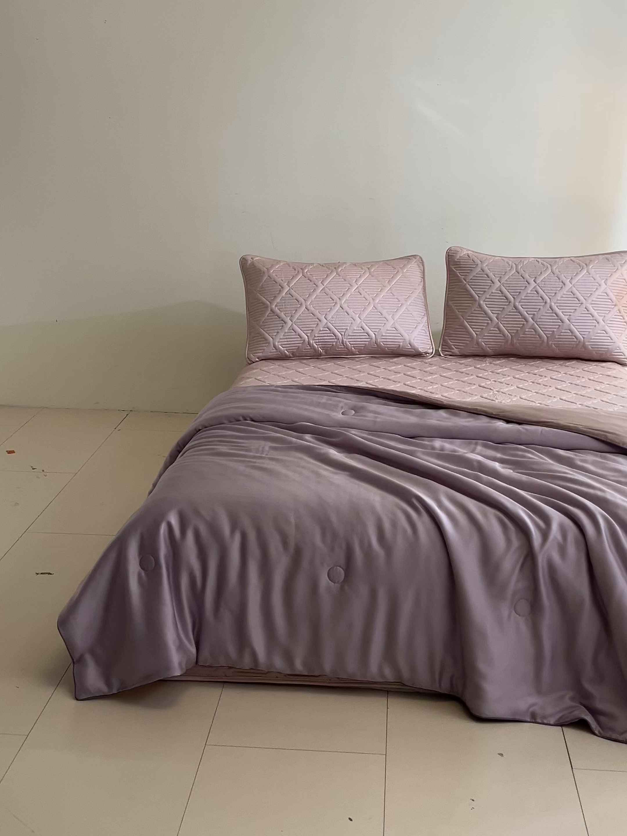 91家纺网 家纺一手货源 找家纺 吾诺家居 2026春夏新款双拼色莱赛尔天丝夏被夏凉被空调被-天纯系列 天丝-紫粉色