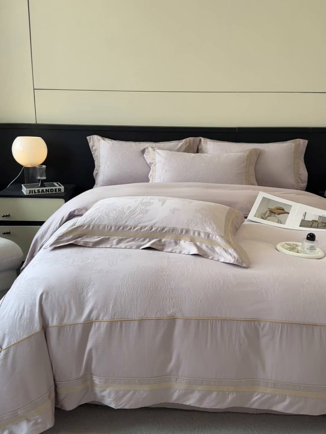 91家纺网 家纺一手货源 找家纺 博纳家纺 2026春夏新款60支全棉纯棉厚织提花绣花宽边高级简奢纯棉四件套-琼楼玉宇 琼楼玉宇-浅紫