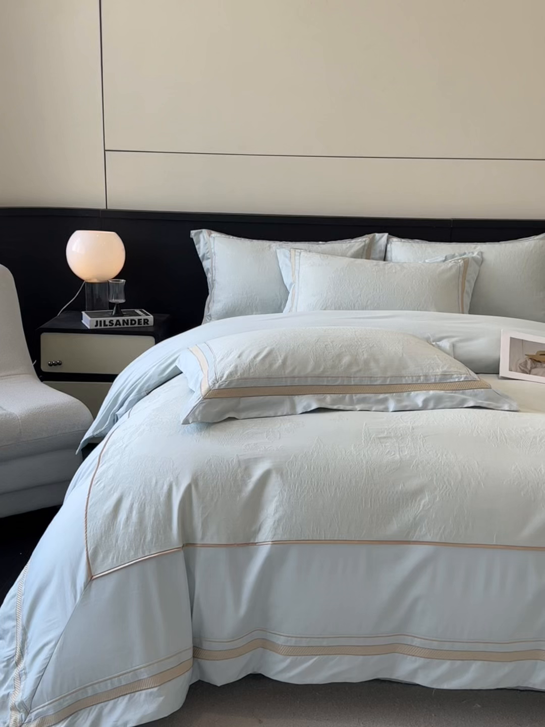 91家纺网 家纺一手货源 找家纺 博纳家纺 2026春夏新款60支全棉纯棉厚织提花绣花宽边高级简奢纯棉四件套-琼楼玉宇 琼楼玉宇-天蓝