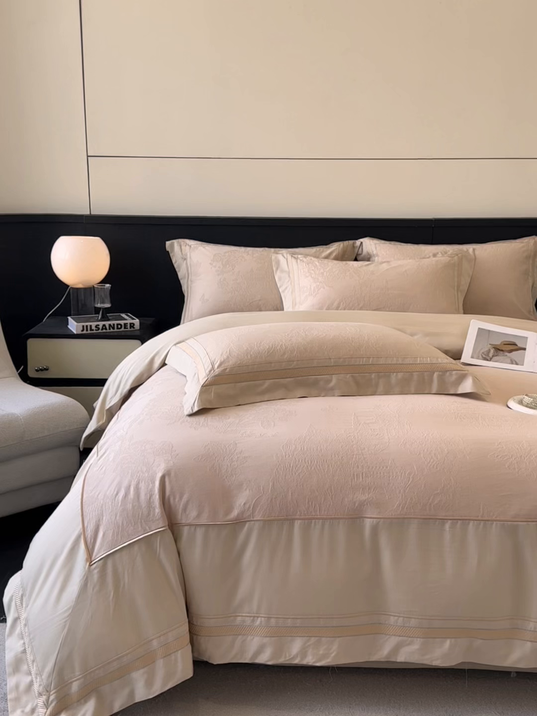 91家纺网 家纺一手货源 找家纺 博纳家纺 2026春夏新款60支全棉纯棉厚织提花绣花宽边高级简奢纯棉四件套-琼楼玉宇 琼楼玉宇-香槟