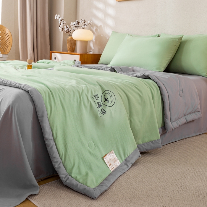 91家纺网 家纺一手货源 找家纺 憨豆  2026新款撞色双拼新疆棉花被夏被无印风水洗棉空调被夏凉被子（常年有货） 棉朵-抹茶灰