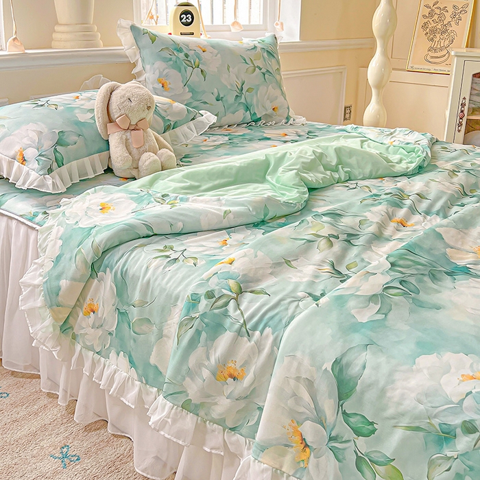 91家纺网 家纺一手货源 找家纺 栩裕纺织 2026新款（常年不断货）A类凉感丝床裙款凉席夏被四件套花边空调被三件套 近水楼台