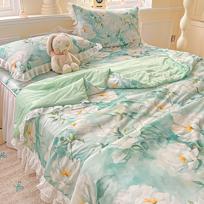 91家纺网 家纺一手货源 找家纺 栩裕纺织 2026新款（常年不断货）A类凉感丝床裙款凉席夏被四件套花边空调被三件套 近水楼台