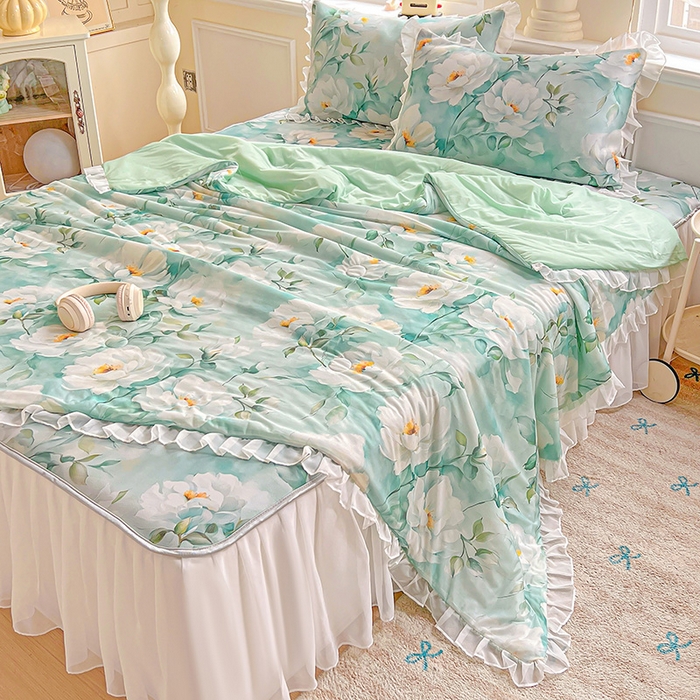 91家纺网 家纺一手货源 找家纺 栩裕纺织 2026新款（常年不断货）A类凉感丝床裙款凉席夏被四件套花边空调被三件套 近水楼台