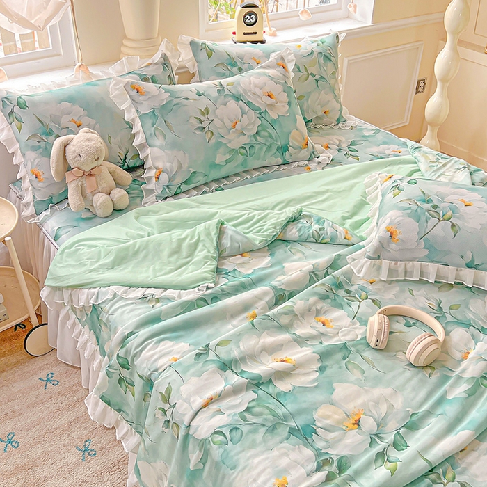 91家纺网 家纺一手货源 找家纺 栩裕纺织 2026新款（常年不断货）A类凉感丝床裙款凉席夏被四件套花边空调被三件套 近水楼台