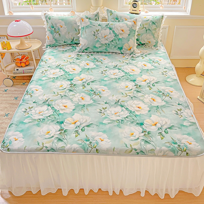 91家纺网 家纺一手货源 找家纺 栩裕纺织 2026新款（常年不断货）A类凉感丝床裙款凉席夏被四件套花边空调被三件套 近水楼台