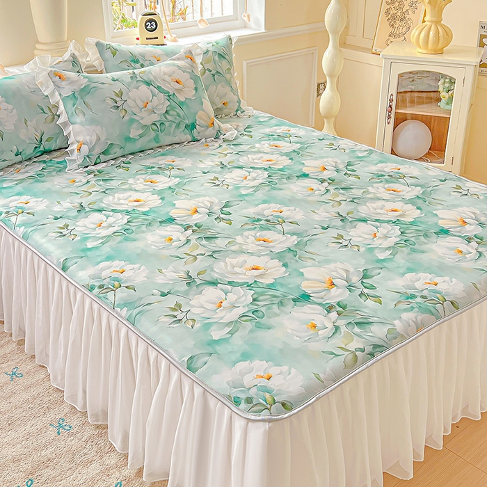 91家纺网 家纺一手货源 找家纺 栩裕纺织 2026新款（常年不断货）A类凉感丝床裙款凉席夏被四件套花边空调被三件套 近水楼台