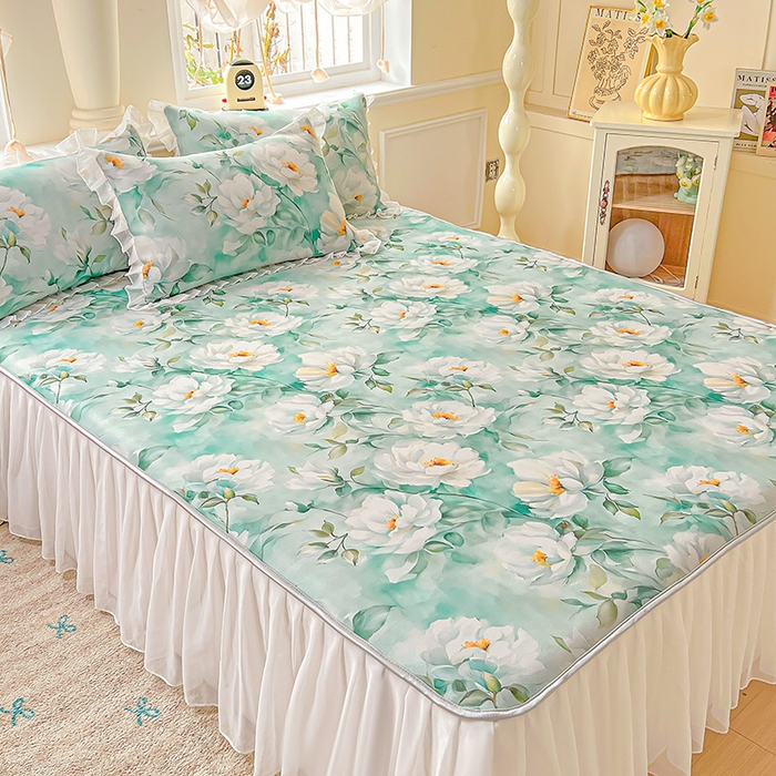 91家纺网 家纺一手货源 找家纺 栩裕纺织 2026新款（常年不断货）A类凉感丝床裙款凉席夏被四件套花边空调被三件套 近水楼台