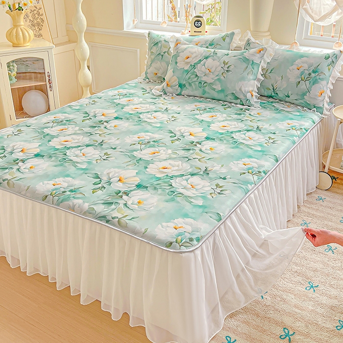 91家纺网 家纺一手货源 找家纺 栩裕纺织 2026新款（常年不断货）A类凉感丝床裙款凉席夏被四件套花边空调被三件套 近水楼台