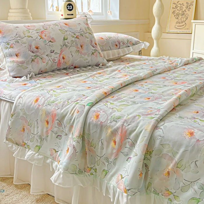 91家纺网 家纺一手货源 找家纺 栩裕纺织 2026新款（常年不断货）A类凉感丝床裙款凉席夏被四件套花边空调被三件套 春意浓