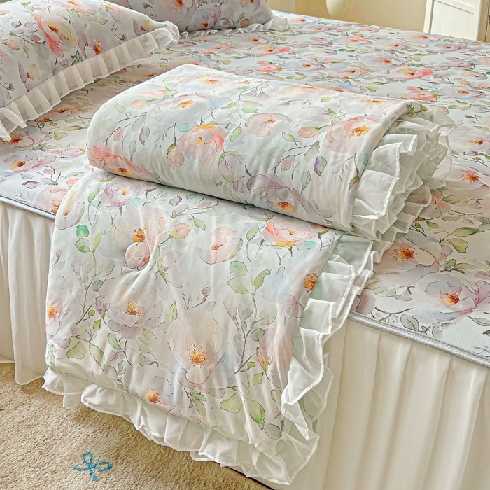 91家纺网 家纺一手货源 找家纺 栩裕纺织 2026新款（常年不断货）A类凉感丝床裙款凉席夏被四件套花边空调被三件套 春意浓