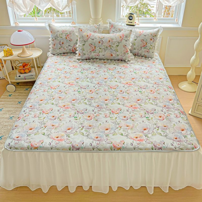 91家纺网 家纺一手货源 找家纺 栩裕纺织 2026新款（常年不断货）A类凉感丝床裙款凉席夏被四件套花边空调被三件套 春意浓