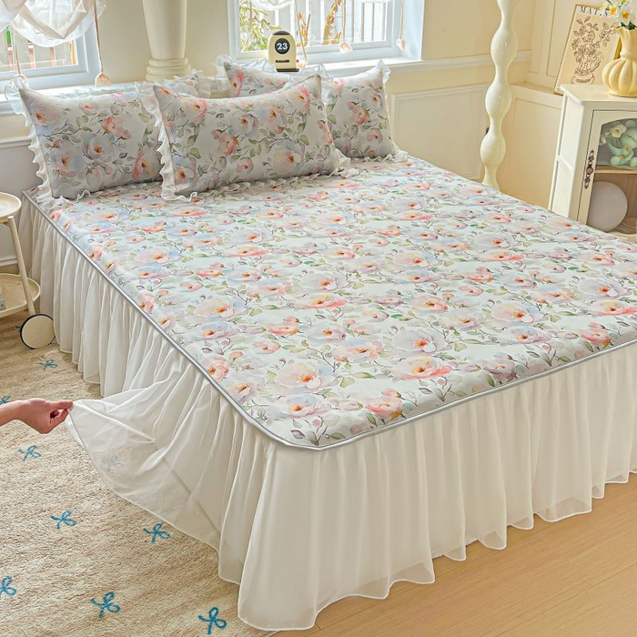 91家纺网 家纺一手货源 找家纺 栩裕纺织 2026新款（常年不断货）A类凉感丝床裙款凉席夏被四件套花边空调被三件套 春意浓