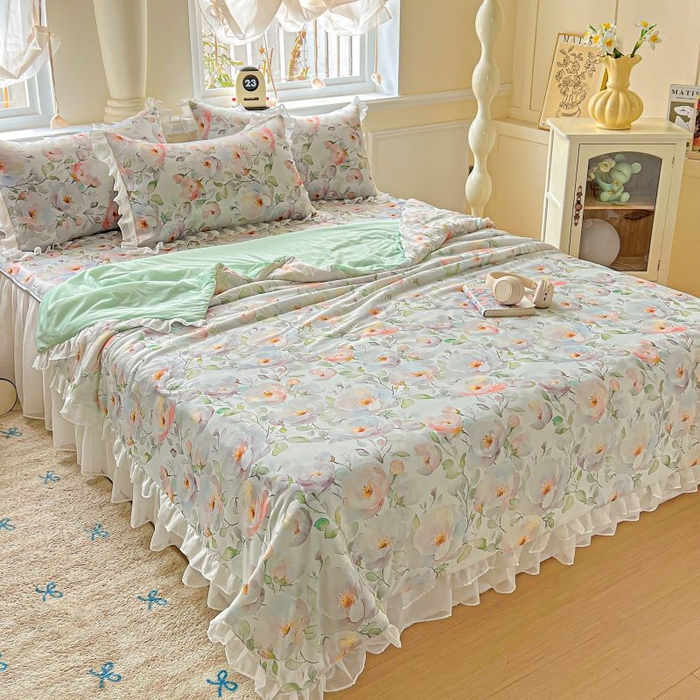 91家纺网 家纺一手货源 找家纺 栩裕纺织 2026新款（常年不断货）A类凉感丝床裙款凉席夏被四件套花边空调被三件套 春意浓