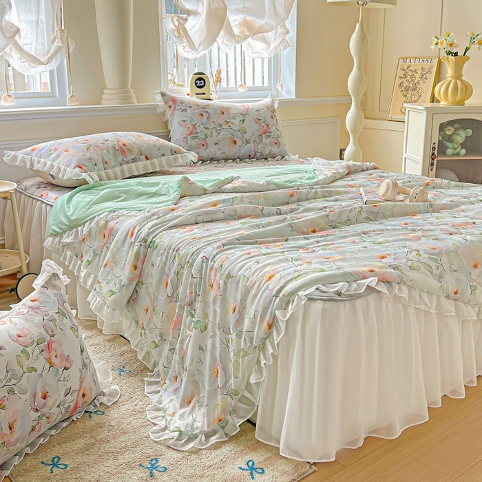 91家纺网 家纺一手货源 找家纺 栩裕纺织 2026新款（常年不断货）A类凉感丝床裙款凉席夏被四件套花边空调被三件套 春意浓