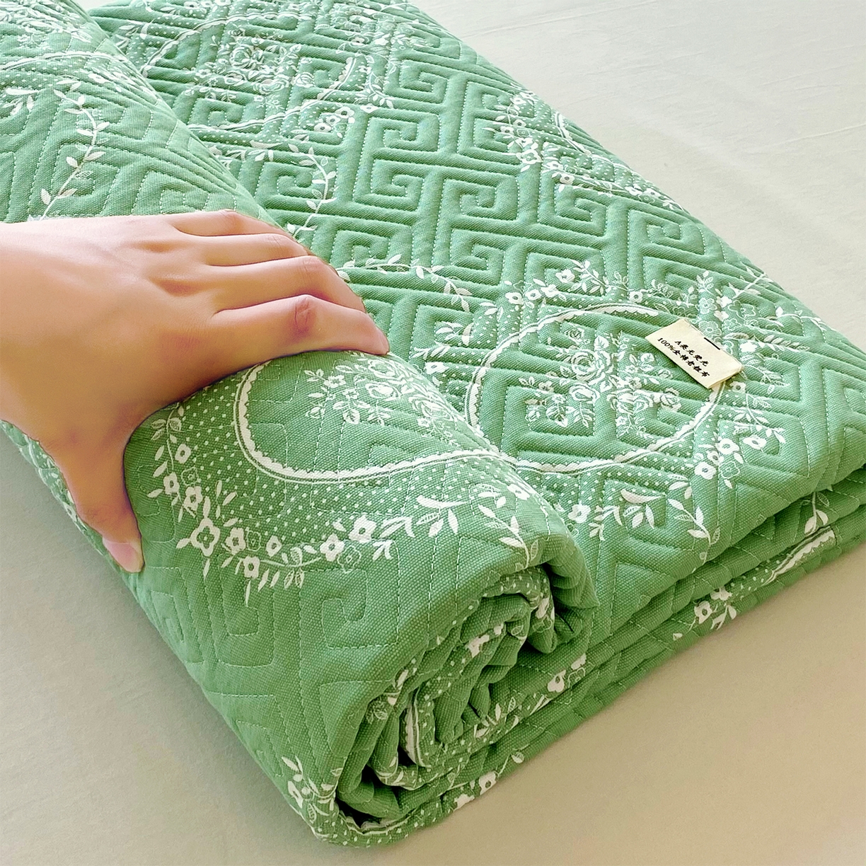 91家纺网 家纺一手货源 找家纺 金鑫汇家纺 2026春夏新款成人床新花型老粗布夹棉床盖软凉席席子可以机洗 芳华