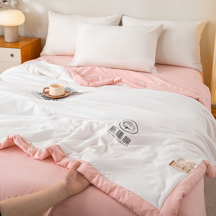 91家纺网 家纺一手货源 找家纺 憨豆  2026新款撞色双拼新疆棉花被夏被无印风水洗棉空调被夏凉被子（常年有货） 棉朵-浅粉白